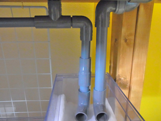 多段連結オーバーフロー水槽の排水配管