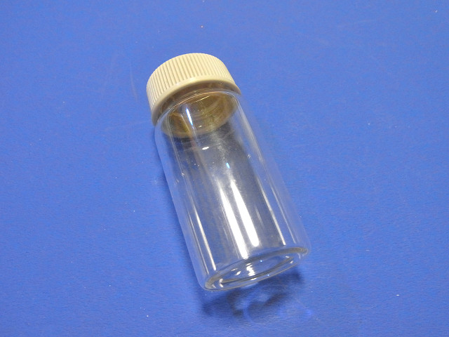 MCP 硝酸塩/亜硝酸塩テストキット試験管の役割をするガラスビンです。